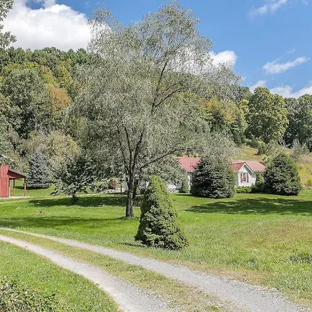 Cottage On Creeper Trail With Wide Open Acreage